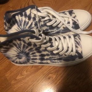 American Eagle Sneaks - size 9